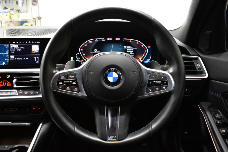 BMW 3シリーズ 320i Mｽﾎﾟｰﾂ G20型 ｺﾝﾌｫｰﾄP 全周囲ｶﾒﾗ3Dﾋﾞｭｰ ﾜｲﾔﾚｽ充電 電動ﾄﾗﾝｸ ﾋｰﾀｰ付ｱﾙｶﾝﾀｰﾗｺﾝﾋﾞ ﾀｯﾁﾊﾟﾈﾙﾅﾋﾞ ｱｯﾌﾟﾙｶｰﾌﾟﾚｲ 追従ACC LEDﾍｯﾄﾞﾗｲﾄ 側面衝突&車線変更&逸脱&歩行者警告 液晶ﾒｰﾀｰ 後退ｱｼｽﾄ Pｱｼｽﾄ 2年保証