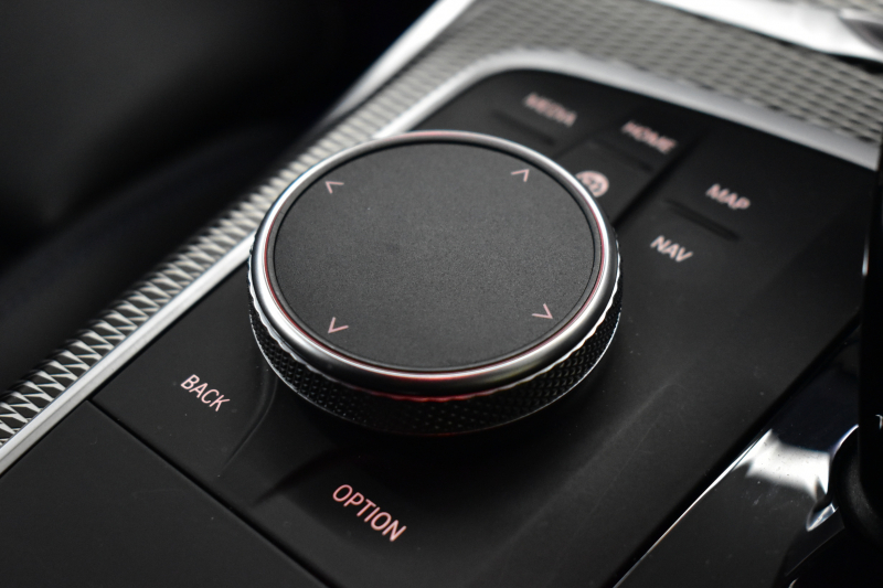 BMW 3シリーズ 320i Mｽﾎﾟｰﾂ G20型 ｺﾝﾌｫｰﾄP 全周囲ｶﾒﾗ3Dﾋﾞｭｰ ﾜｲﾔﾚｽ充電 電動ﾄﾗﾝｸ ﾋｰﾀｰ付ｱﾙｶﾝﾀｰﾗｺﾝﾋﾞ ﾀｯﾁﾊﾟﾈﾙﾅﾋﾞ ｱｯﾌﾟﾙｶｰﾌﾟﾚｲ 追従ACC LEDﾍｯﾄﾞﾗｲﾄ 側面衝突&車線変更&逸脱&歩行者警告 液晶ﾒｰﾀｰ 後退ｱｼｽﾄ Pｱｼｽﾄ 2年保証