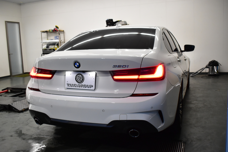 BMW 3シリーズ 320i Mｽﾎﾟｰﾂ G20型 ｺﾝﾌｫｰﾄP 全周囲ｶﾒﾗ3Dﾋﾞｭｰ ﾜｲﾔﾚｽ充電 電動ﾄﾗﾝｸ ﾋｰﾀｰ付ｱﾙｶﾝﾀｰﾗｺﾝﾋﾞ ﾀｯﾁﾊﾟﾈﾙﾅﾋﾞ ｱｯﾌﾟﾙｶｰﾌﾟﾚｲ 追従ACC LEDﾍｯﾄﾞﾗｲﾄ 側面衝突&車線変更&逸脱&歩行者警告 液晶ﾒｰﾀｰ 後退ｱｼｽﾄ Pｱｼｽﾄ 2年保証