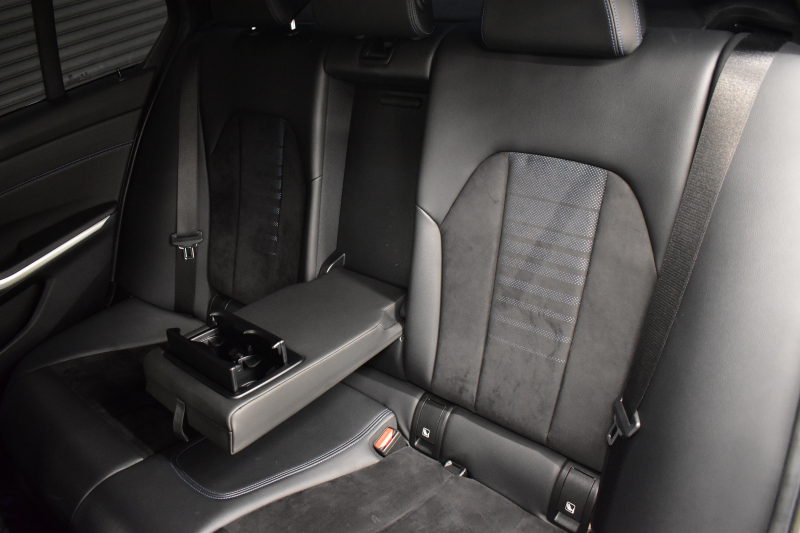 BMW 3シリーズ 320i Mｽﾎﾟｰﾂ G20型 ｺﾝﾌｫｰﾄP 全周囲ｶﾒﾗ3Dﾋﾞｭｰ ﾜｲﾔﾚｽ充電 電動ﾄﾗﾝｸ ﾋｰﾀｰ付ｱﾙｶﾝﾀｰﾗｺﾝﾋﾞ ﾀｯﾁﾊﾟﾈﾙﾅﾋﾞ ｱｯﾌﾟﾙｶｰﾌﾟﾚｲ 追従ACC LEDﾍｯﾄﾞﾗｲﾄ 側面衝突&車線変更&逸脱&歩行者警告 液晶ﾒｰﾀｰ 後退ｱｼｽﾄ Pｱｼｽﾄ 2年保証