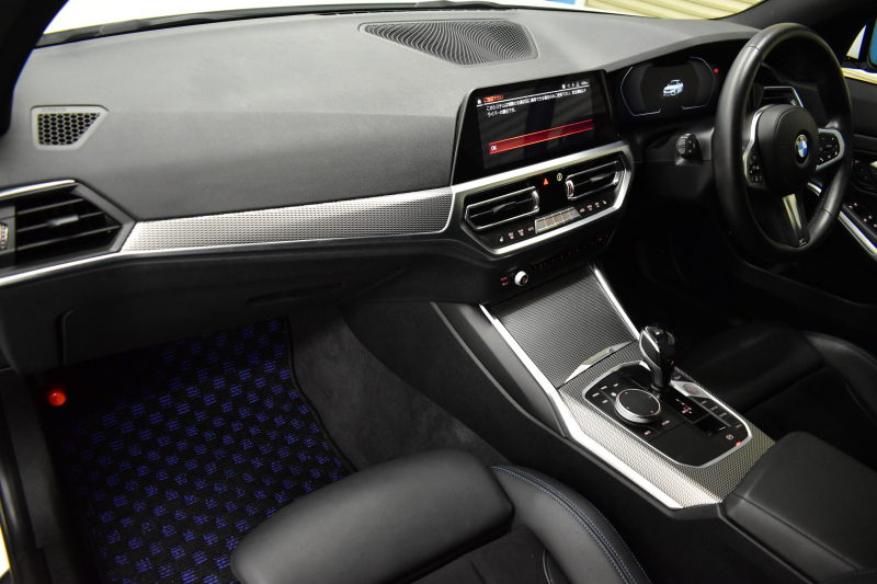 BMW 3シリーズ 320i Mｽﾎﾟｰﾂ G20型 ｺﾝﾌｫｰﾄP 全周囲ｶﾒﾗ3Dﾋﾞｭｰ ﾜｲﾔﾚｽ充電 電動ﾄﾗﾝｸ ﾋｰﾀｰ付ｱﾙｶﾝﾀｰﾗｺﾝﾋﾞ ﾀｯﾁﾊﾟﾈﾙﾅﾋﾞ ｱｯﾌﾟﾙｶｰﾌﾟﾚｲ 追従ACC LEDﾍｯﾄﾞﾗｲﾄ 側面衝突&車線変更&逸脱&歩行者警告 液晶ﾒｰﾀｰ 後退ｱｼｽﾄ Pｱｼｽﾄ 2年保証