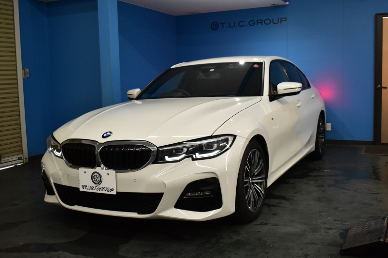 BMW 3シリーズ 320i Mｽﾎﾟｰﾂ G20型 ｺﾝﾌｫｰﾄP 全周囲ｶﾒﾗ3Dﾋﾞｭｰ ﾜｲﾔﾚｽ充電 電動ﾄﾗﾝｸ ﾋｰﾀｰ付ｱﾙｶﾝﾀｰﾗｺﾝﾋﾞ ﾀｯﾁﾊﾟﾈﾙﾅﾋﾞ ｱｯﾌﾟﾙｶｰﾌﾟﾚｲ 追従ACC LEDﾍｯﾄﾞﾗｲﾄ 側面衝突&車線変更&逸脱&歩行者警告 液晶ﾒｰﾀｰ 後退ｱｼｽﾄ Pｱｼｽﾄ 2年保証