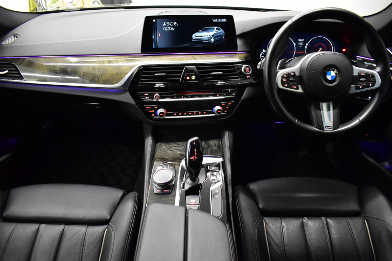 BMW 5シリーズ 523d Mｽﾎﾟｰﾂ G30型 ﾊｲﾗｲﾝP 全席ﾋｰﾀｰ付黒革 LEDﾍｯﾄﾞﾗｲﾄ 追従ACC HUD ｼﾞｪｽﾁｬｰｺﾝﾄﾛｰﾙ ﾜｲﾔﾚｽﾁｬｰｼﾞ 車線変更&逸脱警告 衝突軽減B ﾀｯﾁﾊﾟﾈﾙ対応iﾄﾞﾗｲﾌﾞHDDﾅﾋﾞﾌﾙｾｸﾞ 3Dﾋﾞｭｰ Bｶﾒﾗ 液晶ﾒｰﾀｰﾊﾟﾈﾙ 電動ﾄﾗﾝｸ 社外19AW 2年保証