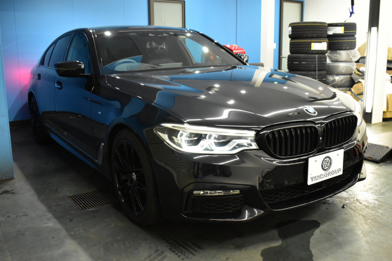 BMW 5シリーズ 523d Mｽﾎﾟｰﾂ G30型 ﾊｲﾗｲﾝP 全席ﾋｰﾀｰ付黒革 LEDﾍｯﾄﾞﾗｲﾄ 追従ACC HUD ｼﾞｪｽﾁｬｰｺﾝﾄﾛｰﾙ ﾜｲﾔﾚｽﾁｬｰｼﾞ 車線変更&逸脱警告 衝突軽減B ﾀｯﾁﾊﾟﾈﾙ対応iﾄﾞﾗｲﾌﾞHDDﾅﾋﾞﾌﾙｾｸﾞ 3Dﾋﾞｭｰ Bｶﾒﾗ 液晶ﾒｰﾀｰﾊﾟﾈﾙ 電動ﾄﾗﾝｸ 社外19AW 2年保証