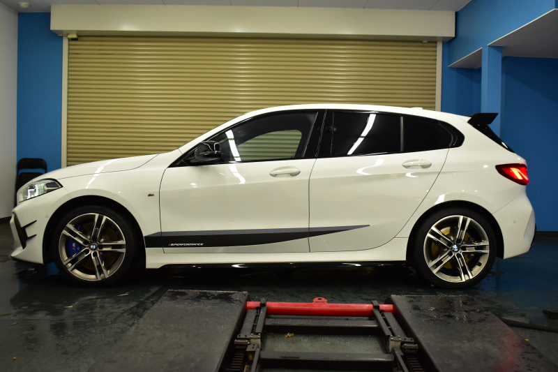 BMW 1シリーズ M135i xDrive ﾌﾙﾀｲﾑ4WD ﾃﾞﾋﾞｭｰ&ｺﾝﾌｫｰﾄ&ﾅﾋﾞｹﾞｰｼｮﾝP ｱﾙｶﾝﾀｰﾗMｽﾎﾟｰﾂｼｰﾄ&ﾌﾞﾚｰｷ 可変ｻｽ Mﾊﾟﾌｫﾘｱｽﾎﾟｲﾗｰ&ﾌﾘｯｸ&ｻｲﾄﾞｽﾃｯｶｰ ACC ﾗｲﾌﾞｺｯｸﾋﾟｯﾄ ﾀｯﾁﾊﾟﾈﾙﾅﾋﾞ ｱｯﾌﾟﾙｶｰﾌﾟﾚｲ ﾍｷｻｺﾞﾅﾙLEDﾍｯﾄﾞﾗｲﾄ 2年保証