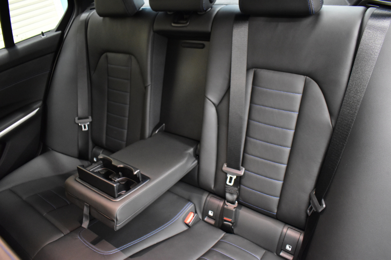 BMW 3シリーズ 330i Mｽﾎﾟｰﾂ G20型 高出力 1ｵｰﾅｰ ﾃﾞﾋﾞｭｰ&ｲﾉﾍﾞｰｼｮﾝ&ｺﾝﾌｫｰﾄP ﾚｰｻﾞｰLEDﾗｲﾄ ﾋｰﾀｰ付黒革 ACC HUD 19AW Mｽﾎﾟｰﾂﾌﾞﾚｰｷ 全周囲ｶﾒﾗ3Dﾋﾞｭｰ ｼﾞｪｽﾁｬｰｺﾝﾄﾛｰﾙ付ﾀｯﾁﾊﾟﾈﾙﾅﾋﾞ ｱｯﾌﾟﾙｶｰﾌﾟﾚｲ ﾜｲﾔﾚｽ充電 2年保証