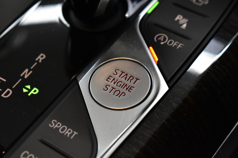 BMW 3シリーズ 330i Mｽﾎﾟｰﾂ G20型 高出力 1ｵｰﾅｰ ﾃﾞﾋﾞｭｰ&ｲﾉﾍﾞｰｼｮﾝ&ｺﾝﾌｫｰﾄP ﾚｰｻﾞｰLEDﾗｲﾄ ﾋｰﾀｰ付黒革 ACC HUD 19AW Mｽﾎﾟｰﾂﾌﾞﾚｰｷ 全周囲ｶﾒﾗ3Dﾋﾞｭｰ ｼﾞｪｽﾁｬｰｺﾝﾄﾛｰﾙ付ﾀｯﾁﾊﾟﾈﾙﾅﾋﾞ ｱｯﾌﾟﾙｶｰﾌﾟﾚｲ ﾜｲﾔﾚｽ充電 2年保証