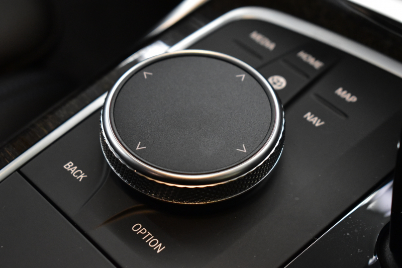 BMW 3シリーズ 330i Mｽﾎﾟｰﾂ G20型 高出力 1ｵｰﾅｰ ﾃﾞﾋﾞｭｰ&ｲﾉﾍﾞｰｼｮﾝ&ｺﾝﾌｫｰﾄP ﾚｰｻﾞｰLEDﾗｲﾄ ﾋｰﾀｰ付黒革 ACC HUD 19AW Mｽﾎﾟｰﾂﾌﾞﾚｰｷ 全周囲ｶﾒﾗ3Dﾋﾞｭｰ ｼﾞｪｽﾁｬｰｺﾝﾄﾛｰﾙ付ﾀｯﾁﾊﾟﾈﾙﾅﾋﾞ ｱｯﾌﾟﾙｶｰﾌﾟﾚｲ ﾜｲﾔﾚｽ充電 2年保証