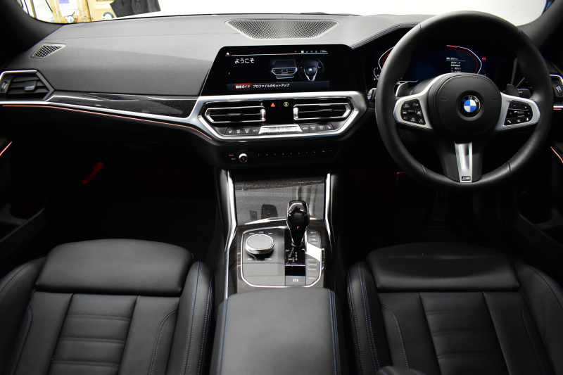 BMW 3シリーズ 330i Mｽﾎﾟｰﾂ G20型 高出力 1ｵｰﾅｰ ﾃﾞﾋﾞｭｰ&ｲﾉﾍﾞｰｼｮﾝ&ｺﾝﾌｫｰﾄP ﾚｰｻﾞｰLEDﾗｲﾄ ﾋｰﾀｰ付黒革 ACC HUD 19AW Mｽﾎﾟｰﾂﾌﾞﾚｰｷ 全周囲ｶﾒﾗ3Dﾋﾞｭｰ ｼﾞｪｽﾁｬｰｺﾝﾄﾛｰﾙ付ﾀｯﾁﾊﾟﾈﾙﾅﾋﾞ ｱｯﾌﾟﾙｶｰﾌﾟﾚｲ ﾜｲﾔﾚｽ充電 2年保証