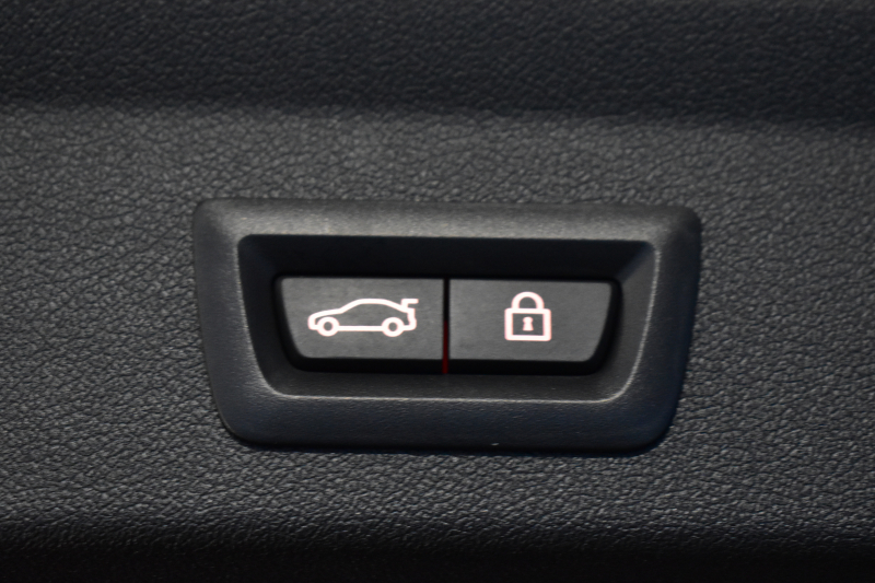 BMW 1シリーズ M135i xDrive ﾌﾙﾀｲﾑ4WD ﾃﾞﾋﾞｭｰ&ｺﾝﾌｫｰﾄ&ﾅﾋﾞｹﾞｰｼｮﾝP ｱﾙｶﾝﾀｰﾗMｽﾎﾟｰﾂｼｰﾄ&ﾌﾞﾚｰｷ 可変ｻｽ ACC LCW ﾗｲﾌﾞｺｯｸﾋﾟｯﾄ ﾀｯﾁﾊﾟﾈﾙﾅﾋﾞ ｱｯﾌﾟﾙｶｰﾌﾟﾚｲ ﾍｷｻｺﾞﾅﾙLEDﾍｯﾄﾞﾗｲﾄ 電動Rｹﾞｰﾄ 2年保証