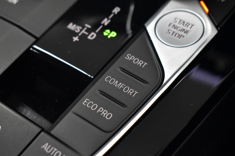 BMW 1シリーズ M135i xDrive ﾌﾙﾀｲﾑ4WD ﾃﾞﾋﾞｭｰ&ｺﾝﾌｫｰﾄ&ﾅﾋﾞｹﾞｰｼｮﾝP ｱﾙｶﾝﾀｰﾗMｽﾎﾟｰﾂｼｰﾄ&ﾌﾞﾚｰｷ 可変ｻｽ ACC LCW ﾗｲﾌﾞｺｯｸﾋﾟｯﾄ ﾀｯﾁﾊﾟﾈﾙﾅﾋﾞ ｱｯﾌﾟﾙｶｰﾌﾟﾚｲ ﾍｷｻｺﾞﾅﾙLEDﾍｯﾄﾞﾗｲﾄ 電動Rｹﾞｰﾄ 2年保証