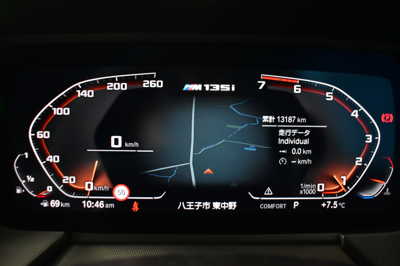 BMW 1シリーズ M135i xDrive ﾌﾙﾀｲﾑ4WD ﾃﾞﾋﾞｭｰ&ｺﾝﾌｫｰﾄ&ﾅﾋﾞｹﾞｰｼｮﾝP ｱﾙｶﾝﾀｰﾗMｽﾎﾟｰﾂｼｰﾄ&ﾌﾞﾚｰｷ 可変ｻｽ ACC LCW ﾗｲﾌﾞｺｯｸﾋﾟｯﾄ ﾀｯﾁﾊﾟﾈﾙﾅﾋﾞ ｱｯﾌﾟﾙｶｰﾌﾟﾚｲ ﾍｷｻｺﾞﾅﾙLEDﾍｯﾄﾞﾗｲﾄ 電動Rｹﾞｰﾄ 2年保証