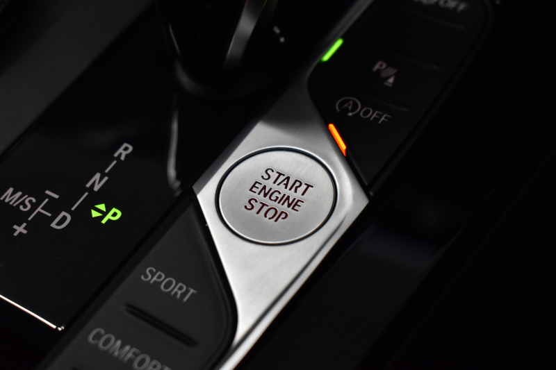 BMW 1シリーズ M135i xDrive ﾌﾙﾀｲﾑ4WD ﾃﾞﾋﾞｭｰ&ｺﾝﾌｫｰﾄ&ﾅﾋﾞｹﾞｰｼｮﾝP ｱﾙｶﾝﾀｰﾗMｽﾎﾟｰﾂｼｰﾄ&ﾌﾞﾚｰｷ 可変ｻｽ ACC LCW ﾗｲﾌﾞｺｯｸﾋﾟｯﾄ ﾀｯﾁﾊﾟﾈﾙﾅﾋﾞ ｱｯﾌﾟﾙｶｰﾌﾟﾚｲ ﾍｷｻｺﾞﾅﾙLEDﾍｯﾄﾞﾗｲﾄ 電動Rｹﾞｰﾄ 2年保証