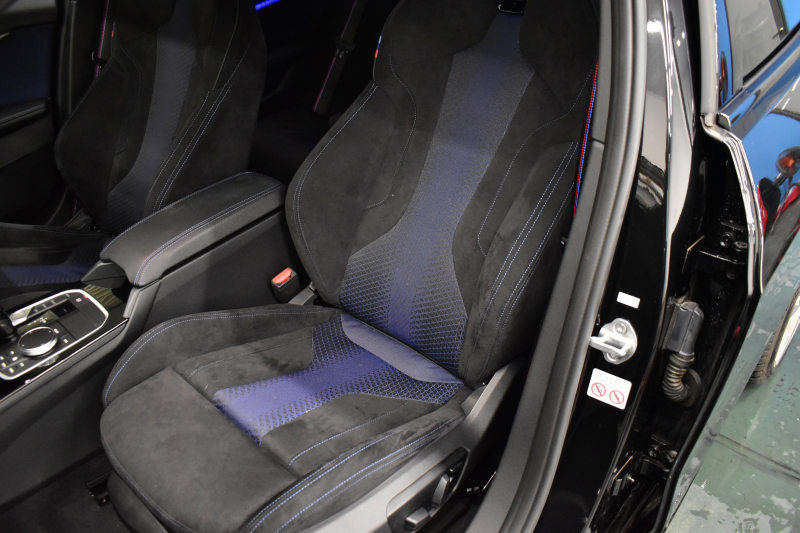 BMW 1シリーズ M135i xDrive ﾌﾙﾀｲﾑ4WD ﾃﾞﾋﾞｭｰ&ｺﾝﾌｫｰﾄ&ﾅﾋﾞｹﾞｰｼｮﾝP ｱﾙｶﾝﾀｰﾗMｽﾎﾟｰﾂｼｰﾄ&ﾌﾞﾚｰｷ 可変ｻｽ ACC LCW ﾗｲﾌﾞｺｯｸﾋﾟｯﾄ ﾀｯﾁﾊﾟﾈﾙﾅﾋﾞ ｱｯﾌﾟﾙｶｰﾌﾟﾚｲ ﾍｷｻｺﾞﾅﾙLEDﾍｯﾄﾞﾗｲﾄ 電動Rｹﾞｰﾄ 2年保証