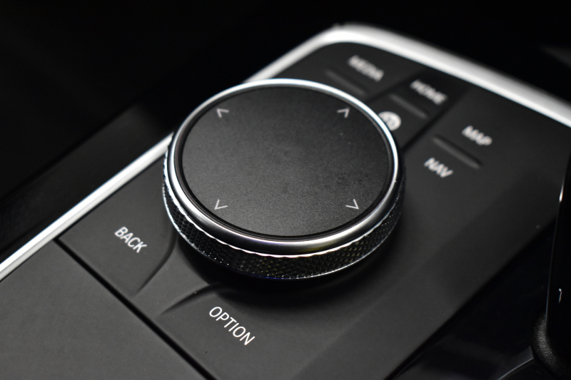 BMW 1シリーズ M135i xDrive ﾌﾙﾀｲﾑ4WD ﾃﾞﾋﾞｭｰ&ｺﾝﾌｫｰﾄ&ﾅﾋﾞｹﾞｰｼｮﾝP ｱﾙｶﾝﾀｰﾗMｽﾎﾟｰﾂｼｰﾄ&ﾌﾞﾚｰｷ 可変ｻｽ ACC LCW ﾗｲﾌﾞｺｯｸﾋﾟｯﾄ ﾀｯﾁﾊﾟﾈﾙﾅﾋﾞ ｱｯﾌﾟﾙｶｰﾌﾟﾚｲ ﾍｷｻｺﾞﾅﾙLEDﾍｯﾄﾞﾗｲﾄ 電動Rｹﾞｰﾄ 2年保証