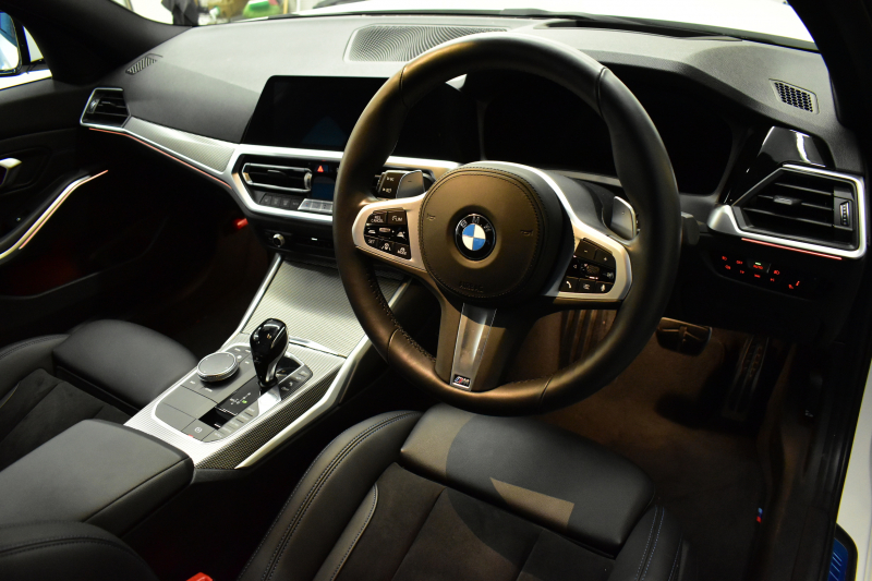 BMW 3シリーズ 330i Mｽﾎﾟｰﾂ G20型 高出力 ｲﾉﾍﾞｰｼｮﾝ&ﾌｧｽﾄﾄﾗｯｸ&ｺﾝﾌｫｰﾄP ﾚｰｻﾞｰLEDﾗｲﾄ  ACC HUD 19AW Mｽﾎﾟｰﾂﾌﾃﾞﾌ  可変Mｻｽ ﾊﾟｰｷﾝｸﾞｱｼｽﾄ+ ﾋｰﾀｰ付ｱﾙｶﾝﾀｰﾗｺﾝﾋﾞﾚｻﾞｰｼｰﾄ 全周囲ｶﾒﾗ ﾀｯﾁﾊﾟﾈﾙﾅﾋﾞ ｱｯﾌﾟﾙｶｰﾌﾟﾚｲ 2年保証