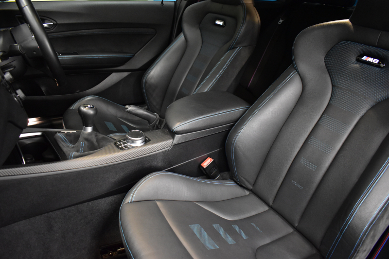 BMW Mシリーズ M2 ｺﾝﾍﾟﾃｨｼｮﾝ 6速MT LCI後期 ｺﾝﾍﾟﾃｨｼｮﾝ専用410馬力ｴﾝｼﾞﾝ ﾍｷｻｺﾞﾅﾙLEDﾍｯﾄﾞﾗｲﾄ&ﾃｰﾙ ﾋｰﾀｰ付黒革 ﾀｯﾁﾊﾟﾈﾙHDDﾅﾋﾞBｶﾒﾗ 専用19AW 車線逸脱&歩行者警告 衝突軽減ﾌﾞﾚｰｷ ｶｰﾎﾞﾝｲﾝﾃﾘｱ Mｼｰﾄﾍﾞﾙﾄ  2年保証