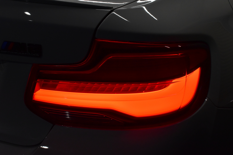 BMW Mシリーズ M2 ｺﾝﾍﾟﾃｨｼｮﾝ 6速MT LCI後期 ｺﾝﾍﾟﾃｨｼｮﾝ専用410馬力ｴﾝｼﾞﾝ ﾍｷｻｺﾞﾅﾙLEDﾍｯﾄﾞﾗｲﾄ&ﾃｰﾙ ﾋｰﾀｰ付黒革 ﾀｯﾁﾊﾟﾈﾙHDDﾅﾋﾞBｶﾒﾗ 専用19AW 車線逸脱&歩行者警告 衝突軽減ﾌﾞﾚｰｷ ｶｰﾎﾞﾝｲﾝﾃﾘｱ Mｼｰﾄﾍﾞﾙﾄ  2年保証