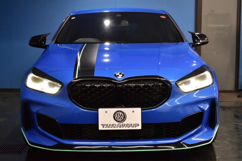 BMW 1シリーズ M135i xDrive ﾌﾙﾀｲﾑ4WD ﾃﾞﾋﾞｭｰ&ｺﾝﾌｫｰﾄ&ﾅﾋﾞｹﾞｰｼｮﾝP ｱﾙｶﾝﾀｰﾗMｽﾎﾟｰﾂｼｰﾄ&ﾌﾞﾚｰｷ 可変ｻｽ Mﾊﾟﾌｫﾘｱｽﾎﾟｲﾗｰ ACC ﾗｲﾌﾞｺｯｸﾋﾟｯﾄ ﾀｯﾁﾊﾟﾈﾙﾅﾋﾞ ｱｯﾌﾟﾙｶｰﾌﾟﾚｲ ﾍｷｻｺﾞﾅﾙLEDﾍｯﾄﾞﾗｲﾄ 2年保証