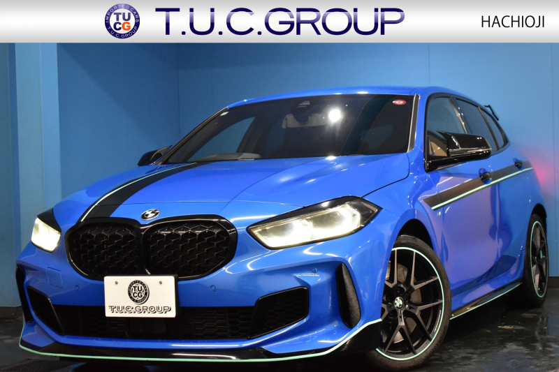 BMW 1シリーズ M135i xDrive ﾌﾙﾀｲﾑ4WD ﾃﾞﾋﾞｭｰ&ｺﾝﾌｫｰﾄ&ﾅﾋﾞｹﾞｰｼｮﾝP ｱﾙｶﾝﾀｰﾗMｽﾎﾟｰﾂｼｰﾄ&ﾌﾞﾚｰｷ 可変ｻｽ Mﾊﾟﾌｫﾘｱｽﾎﾟｲﾗｰ ACC ﾗｲﾌﾞｺｯｸﾋﾟｯﾄ ﾀｯﾁﾊﾟﾈﾙﾅﾋﾞ ｱｯﾌﾟﾙｶｰﾌﾟﾚｲ ﾍｷｻｺﾞﾅﾙLEDﾍｯﾄﾞﾗｲﾄ 2年保証