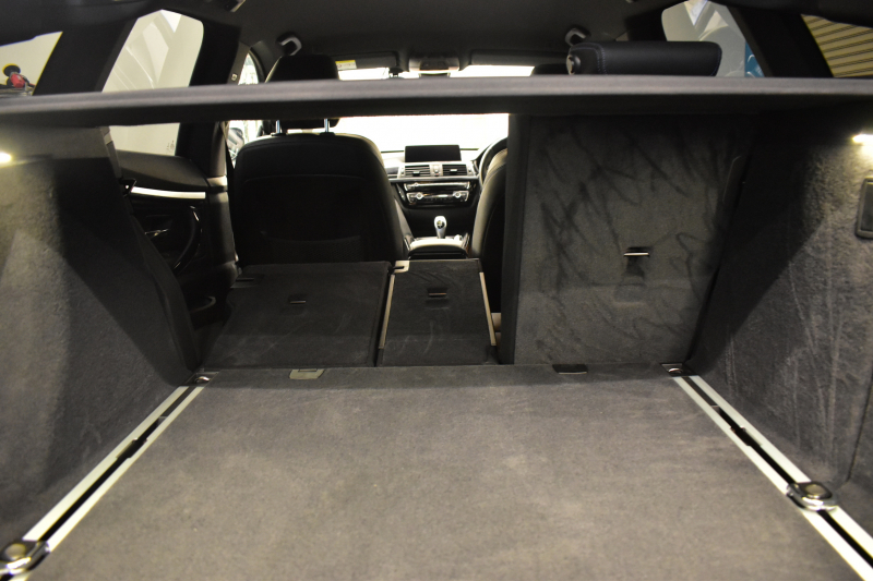 BMW 3シリーズ 320i ｸﾞﾗﾝﾂｰﾘｽﾓ Mｽﾎﾟｰﾂ LCI後期 LEDﾍｯﾄﾞﾗｲﾄ&ﾃｰﾙﾗｲﾄ ﾋｰﾀｰ付黒革 追従ACC 車線変更&逸脱&歩行者警告 衝突軽減ﾌﾞﾚｰｷ TOPﾋﾞｭｰ ｻｲﾄﾞｶﾒﾗ Bｶﾒﾗ 前後PDC 19AW 第5世代横ﾒﾆｭｰ表示型ﾀｯﾁﾊﾟｯﾄﾞ式iﾄﾞﾗｲﾌﾞHDDﾅﾋﾞ 電動Rｹﾞｰﾄ 2年保証