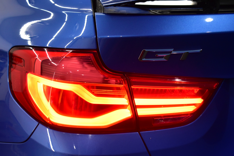 BMW 3シリーズ 320i ｸﾞﾗﾝﾂｰﾘｽﾓ Mｽﾎﾟｰﾂ LCI後期 LEDﾍｯﾄﾞﾗｲﾄ&ﾃｰﾙﾗｲﾄ ﾋｰﾀｰ付黒革 追従ACC 車線変更&逸脱&歩行者警告 衝突軽減ﾌﾞﾚｰｷ TOPﾋﾞｭｰ ｻｲﾄﾞｶﾒﾗ Bｶﾒﾗ 前後PDC 19AW 第5世代横ﾒﾆｭｰ表示型ﾀｯﾁﾊﾟｯﾄﾞ式iﾄﾞﾗｲﾌﾞHDDﾅﾋﾞ 電動Rｹﾞｰﾄ 2年保証