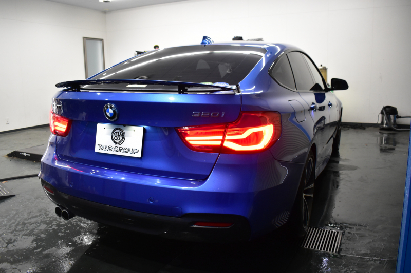 BMW 3シリーズ 320i ｸﾞﾗﾝﾂｰﾘｽﾓ Mｽﾎﾟｰﾂ LCI後期 LEDﾍｯﾄﾞﾗｲﾄ&ﾃｰﾙﾗｲﾄ ﾋｰﾀｰ付黒革 追従ACC 車線変更&逸脱&歩行者警告 衝突軽減ﾌﾞﾚｰｷ TOPﾋﾞｭｰ ｻｲﾄﾞｶﾒﾗ Bｶﾒﾗ 前後PDC 19AW 第5世代横ﾒﾆｭｰ表示型ﾀｯﾁﾊﾟｯﾄﾞ式iﾄﾞﾗｲﾌﾞHDDﾅﾋﾞ 電動Rｹﾞｰﾄ 2年保証