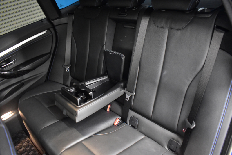 BMW 3シリーズ 320i ｸﾞﾗﾝﾂｰﾘｽﾓ Mｽﾎﾟｰﾂ LCI後期 LEDﾍｯﾄﾞﾗｲﾄ&ﾃｰﾙﾗｲﾄ ﾋｰﾀｰ付黒革 追従ACC 車線変更&逸脱&歩行者警告 衝突軽減ﾌﾞﾚｰｷ TOPﾋﾞｭｰ ｻｲﾄﾞｶﾒﾗ Bｶﾒﾗ 前後PDC 19AW 第5世代横ﾒﾆｭｰ表示型ﾀｯﾁﾊﾟｯﾄﾞ式iﾄﾞﾗｲﾌﾞHDDﾅﾋﾞ 電動Rｹﾞｰﾄ 2年保証