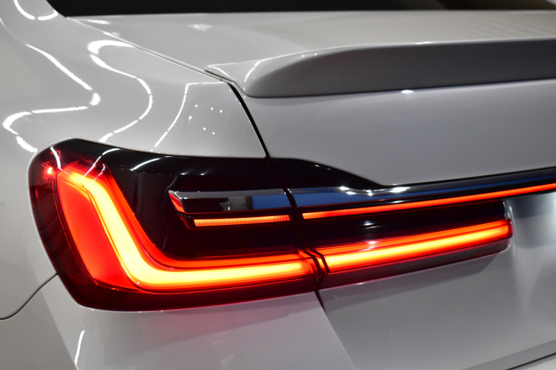 BMW 7シリーズ 740i Mｽﾎﾟｰﾂ LCI後期 3Dﾃﾞｻﾞｲﾝｴｱﾛ ｻﾝﾙｰﾌ BMWﾚｰｻﾞｰLED 全席ﾋｰﾀｰ&ﾍﾞﾝﾁﾚｰｼｮﾝ付黒革 ACC HUD ﾊｰﾏﾝｶｰﾄﾞﾝ BMWﾗｲﾌﾞｺｯｸﾋﾟｯﾄ ﾀｯﾁﾊﾟﾈﾙﾅﾋﾞ3Dﾋﾞｭｰ ﾌﾙｾｸﾞ 液晶ﾒｰﾀｰ 20AW 車線変更&車線逸脱&歩行者警告 衝突軽減ﾌﾞﾚｰｷ 2年保証