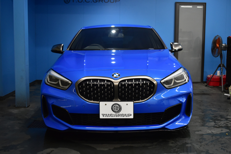 BMW 1シリーズ M135i xDrive 4WD ﾃﾞﾋﾞｭｰP ﾋｰﾀｰ付ﾌﾞﾗｯｸﾚｻﾞｰMｽﾎﾟｰﾂｼｰﾄ 可変ｻｽﾍﾟﾝｼｮﾝ H&Rｽﾎﾟｰﾂｽﾌﾟﾘﾝｸﾞ Mｼｰﾄﾍﾞﾙﾄ HiFiｽﾋﾟｰｶｰ Mｽﾎﾟｰﾂﾌﾞﾚｰｷ ACC BMWﾗｲﾌﾞｺｯｸﾋﾟｯﾄ ﾀｯﾁﾊﾟﾈﾙﾅﾋﾞ ｱｯﾌﾟﾙｶｰﾌﾟﾚｲ ﾍｷｻｺﾞﾅﾙLEDﾍｯﾄﾞﾗｲﾄ 2年保証