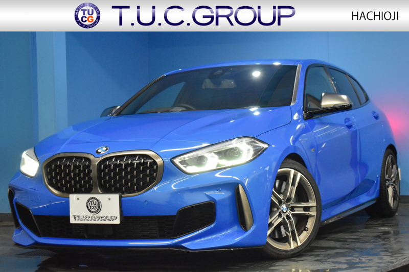 BMW 1シリーズ M135i xDrive 4WD ﾃﾞﾋﾞｭｰP ﾋｰﾀｰ付ﾌﾞﾗｯｸﾚｻﾞｰMｽﾎﾟｰﾂｼｰﾄ 可変ｻｽﾍﾟﾝｼｮﾝ H&Rｽﾎﾟｰﾂｽﾌﾟﾘﾝｸﾞ Mｼｰﾄﾍﾞﾙﾄ HiFiｽﾋﾟｰｶｰ Mｽﾎﾟｰﾂﾌﾞﾚｰｷ ACC BMWﾗｲﾌﾞｺｯｸﾋﾟｯﾄ ﾀｯﾁﾊﾟﾈﾙﾅﾋﾞ ｱｯﾌﾟﾙｶｰﾌﾟﾚｲ ﾍｷｻｺﾞﾅﾙLEDﾍｯﾄﾞﾗｲﾄ 2年保証