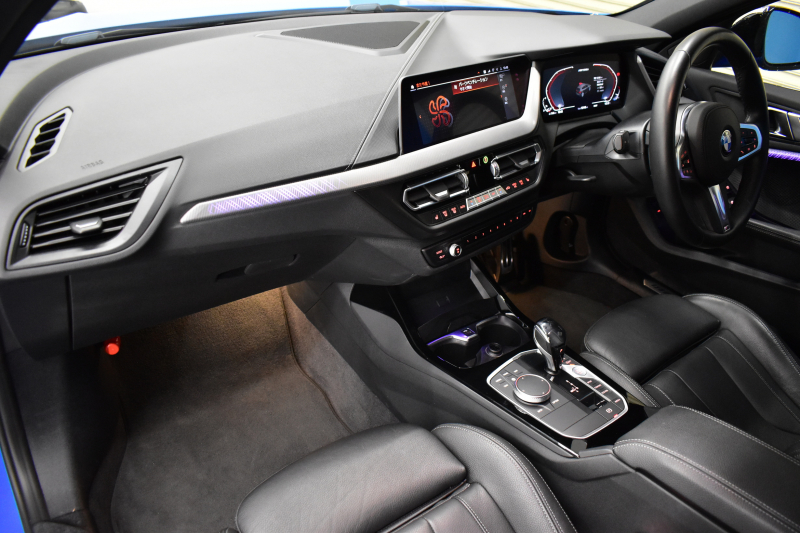 BMW 1シリーズ M135i xDrive 4WD ﾃﾞﾋﾞｭｰP ﾋｰﾀｰ付ﾌﾞﾗｯｸﾚｻﾞｰMｽﾎﾟｰﾂｼｰﾄ 可変ｻｽﾍﾟﾝｼｮﾝ H&Rｽﾎﾟｰﾂｽﾌﾟﾘﾝｸﾞ Mｼｰﾄﾍﾞﾙﾄ HiFiｽﾋﾟｰｶｰ Mｽﾎﾟｰﾂﾌﾞﾚｰｷ ACC BMWﾗｲﾌﾞｺｯｸﾋﾟｯﾄ ﾀｯﾁﾊﾟﾈﾙﾅﾋﾞ ｱｯﾌﾟﾙｶｰﾌﾟﾚｲ ﾍｷｻｺﾞﾅﾙLEDﾍｯﾄﾞﾗｲﾄ 2年保証