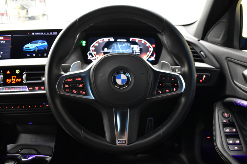 BMW 1シリーズ M135i xDrive 4WD ﾃﾞﾋﾞｭｰP ﾋｰﾀｰ付ﾌﾞﾗｯｸﾚｻﾞｰMｽﾎﾟｰﾂｼｰﾄ 可変ｻｽﾍﾟﾝｼｮﾝ H&Rｽﾎﾟｰﾂｽﾌﾟﾘﾝｸﾞ Mｼｰﾄﾍﾞﾙﾄ HiFiｽﾋﾟｰｶｰ Mｽﾎﾟｰﾂﾌﾞﾚｰｷ ACC BMWﾗｲﾌﾞｺｯｸﾋﾟｯﾄ ﾀｯﾁﾊﾟﾈﾙﾅﾋﾞ ｱｯﾌﾟﾙｶｰﾌﾟﾚｲ ﾍｷｻｺﾞﾅﾙLEDﾍｯﾄﾞﾗｲﾄ 2年保証
