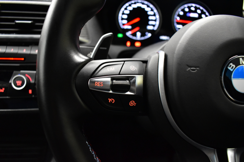 BMW Mシリーズ M2 ｺﾝﾍﾟﾃｨｼｮﾝ MDCT 7速DCT LCI後期 ｺﾝﾍﾟﾃｨｼｮﾝ専用410馬力ｴﾝｼﾞﾝ ﾍｷｻｺﾞﾅﾙLEDﾍｯﾄﾞﾗｲﾄ&ﾃｰﾙ ﾋｰﾀｰ付黒革 ﾀｯﾁﾊﾟﾈﾙHDDﾅﾋﾞBｶﾒﾗ 専用19AW 車線逸脱&歩行者警告 衝突軽減ﾌﾞﾚｰｷ ｶｰﾎﾞﾝｲﾝﾃﾘｱ Mｼｰﾄﾍﾞﾙﾄ 2年保証