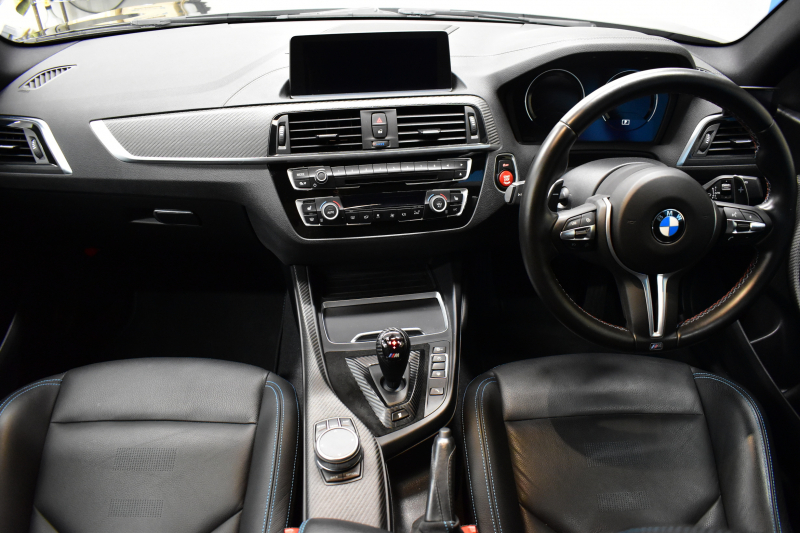 BMW Mシリーズ M2 ｺﾝﾍﾟﾃｨｼｮﾝ MDCT 7速DCT LCI後期 ｺﾝﾍﾟﾃｨｼｮﾝ専用410馬力ｴﾝｼﾞﾝ ﾍｷｻｺﾞﾅﾙLEDﾍｯﾄﾞﾗｲﾄ&ﾃｰﾙ ﾋｰﾀｰ付黒革 ﾀｯﾁﾊﾟﾈﾙHDDﾅﾋﾞBｶﾒﾗ 専用19AW 車線逸脱&歩行者警告 衝突軽減ﾌﾞﾚｰｷ ｶｰﾎﾞﾝｲﾝﾃﾘｱ Mｼｰﾄﾍﾞﾙﾄ 2年保証