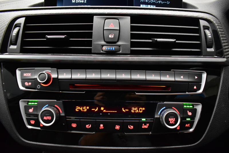 BMW Mシリーズ M2 ｺﾝﾍﾟﾃｨｼｮﾝ MDCT 7速DCT LCI後期 ｺﾝﾍﾟﾃｨｼｮﾝ専用410馬力ｴﾝｼﾞﾝ ﾍｷｻｺﾞﾅﾙLEDﾍｯﾄﾞﾗｲﾄ&ﾃｰﾙ ﾋｰﾀｰ付黒革 ﾀｯﾁﾊﾟﾈﾙHDDﾅﾋﾞBｶﾒﾗ 専用19AW 車線逸脱&歩行者警告 衝突軽減ﾌﾞﾚｰｷ ｶｰﾎﾞﾝｲﾝﾃﾘｱ Mｼｰﾄﾍﾞﾙﾄ 2年保証