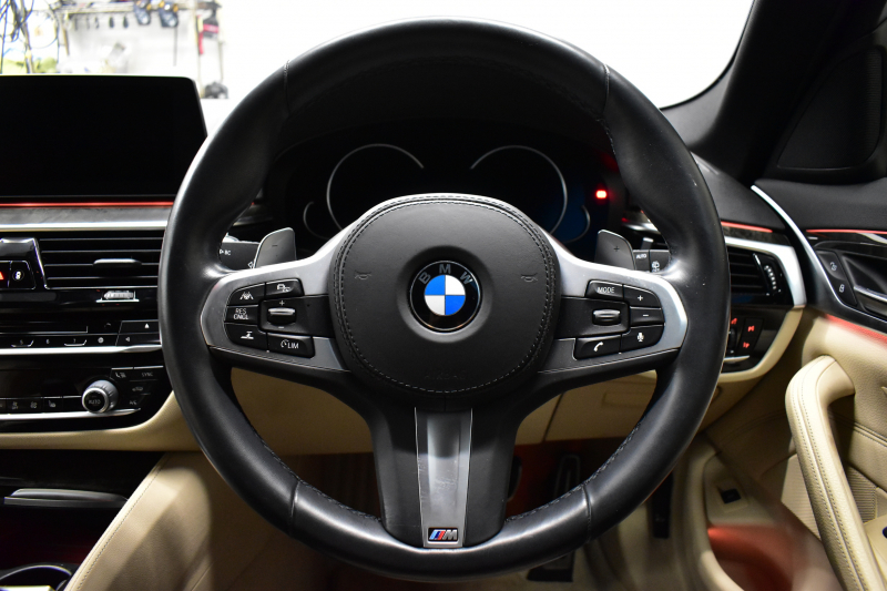 BMW 5シリーズ 523i ﾂｰﾘﾝｸﾞ Mｽﾎﾟｰﾂ ﾊｲﾗｲﾝP 1ｵｰﾅｰ 全席ﾋｰﾀｰ付ﾍﾞｰｼﾞｭ革 LEDﾍｯﾄﾞﾗｲﾄ  追従ACC HUD 液晶ﾒｰﾀｰ ﾀｯﾁﾊﾟﾈﾙHDDﾅﾋﾞ 全周囲ｶﾒﾗ3Dﾋﾞｭｰ Pｱｼｽﾄ 車線変更&逸脱&歩行者警告 19AW 2年保証