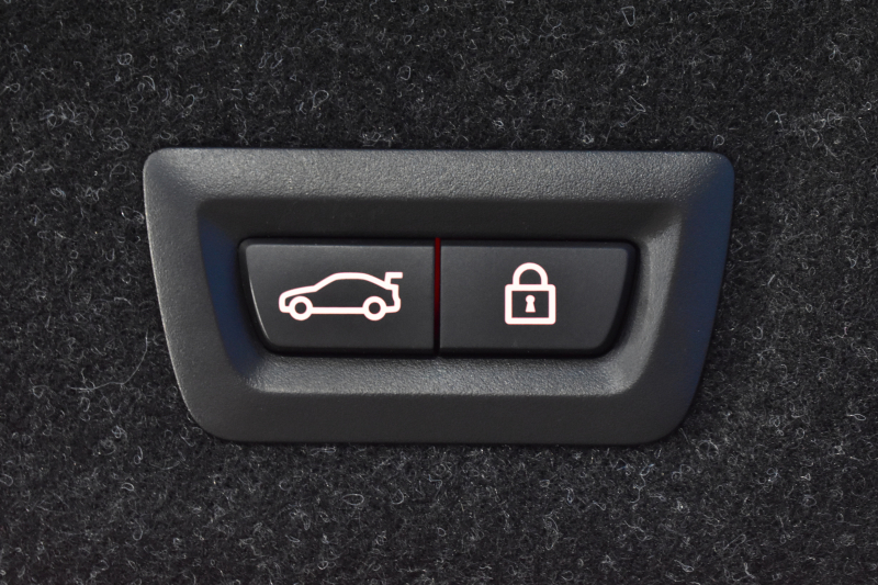 BMW 3シリーズ 330i Mｽﾎﾟｰﾂ 高出力 ﾊｲﾗｲﾝ＆ｺﾝﾌｫｰﾄP ﾋｰﾀｰ付黒革 追従ACC Mｽﾎﾟｰﾂﾌﾞﾚｰｷ 全周囲ｶﾒﾗ3Dﾋﾞｭｰ LEDﾍｯﾄﾞﾗｲﾄ ﾀｯﾁﾊﾟﾈﾙﾅﾋﾞ ｱｯﾌﾟﾙｶｰﾌﾟﾚｲ ﾜｲﾔﾚｽ充電 ｳｯﾄﾞｲﾝﾃﾘｱ 電動ﾄﾗﾝｸ 18AW 2年保証