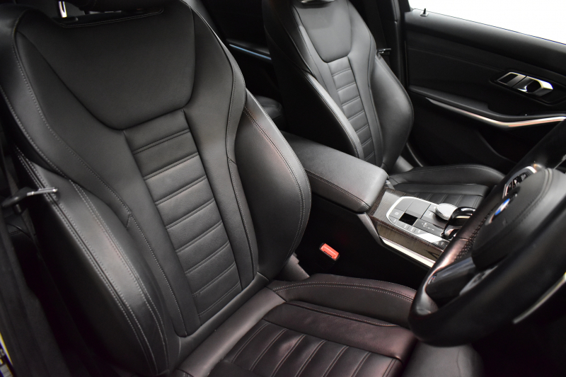 BMW 3シリーズ 330i Mｽﾎﾟｰﾂ 高出力 ﾊｲﾗｲﾝ＆ｺﾝﾌｫｰﾄP ﾋｰﾀｰ付黒革 追従ACC Mｽﾎﾟｰﾂﾌﾞﾚｰｷ 全周囲ｶﾒﾗ3Dﾋﾞｭｰ LEDﾍｯﾄﾞﾗｲﾄ ﾀｯﾁﾊﾟﾈﾙﾅﾋﾞ ｱｯﾌﾟﾙｶｰﾌﾟﾚｲ ﾜｲﾔﾚｽ充電 ｳｯﾄﾞｲﾝﾃﾘｱ 電動ﾄﾗﾝｸ 18AW 2年保証