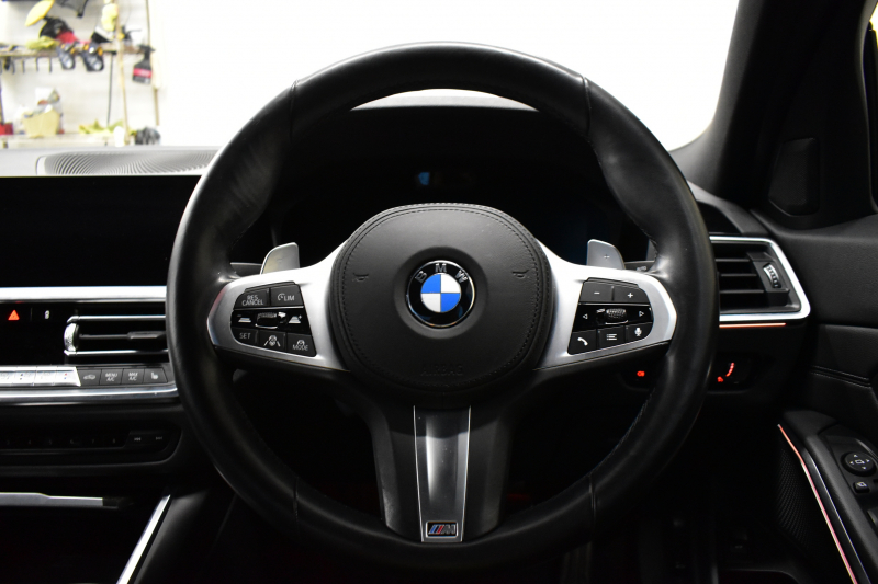 BMW 3シリーズ 330i Mｽﾎﾟｰﾂ 高出力 ﾊｲﾗｲﾝ＆ｺﾝﾌｫｰﾄP ﾋｰﾀｰ付黒革 追従ACC Mｽﾎﾟｰﾂﾌﾞﾚｰｷ 全周囲ｶﾒﾗ3Dﾋﾞｭｰ LEDﾍｯﾄﾞﾗｲﾄ ﾀｯﾁﾊﾟﾈﾙﾅﾋﾞ ｱｯﾌﾟﾙｶｰﾌﾟﾚｲ ﾜｲﾔﾚｽ充電 ｳｯﾄﾞｲﾝﾃﾘｱ 電動ﾄﾗﾝｸ 18AW 2年保証