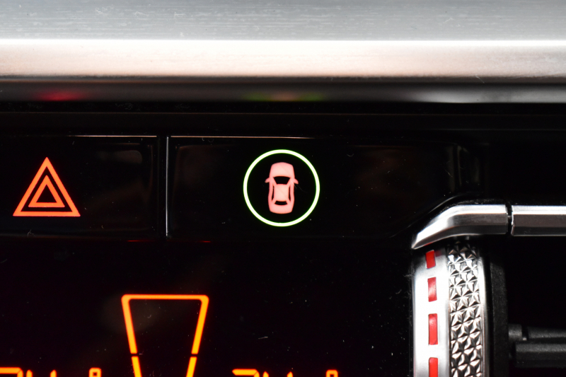 BMW 3シリーズ 330i Mｽﾎﾟｰﾂ 高出力 ﾊｲﾗｲﾝ＆ｺﾝﾌｫｰﾄP ﾋｰﾀｰ付黒革 追従ACC Mｽﾎﾟｰﾂﾌﾞﾚｰｷ 全周囲ｶﾒﾗ3Dﾋﾞｭｰ LEDﾍｯﾄﾞﾗｲﾄ ﾀｯﾁﾊﾟﾈﾙﾅﾋﾞ ｱｯﾌﾟﾙｶｰﾌﾟﾚｲ ﾜｲﾔﾚｽ充電 ｳｯﾄﾞｲﾝﾃﾘｱ 電動ﾄﾗﾝｸ 18AW 2年保証