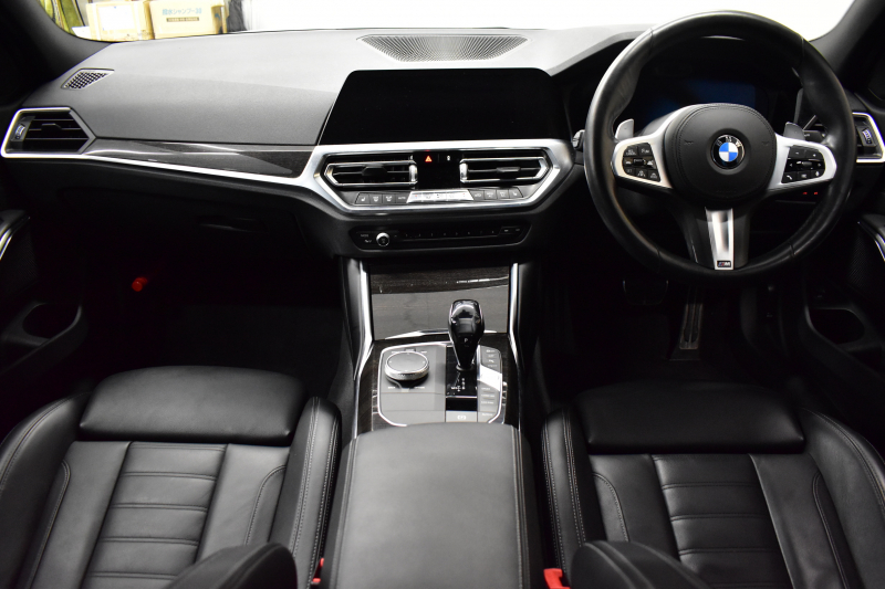 BMW 3シリーズ 330i Mｽﾎﾟｰﾂ 高出力 ﾊｲﾗｲﾝ＆ｺﾝﾌｫｰﾄP ﾋｰﾀｰ付黒革 追従ACC Mｽﾎﾟｰﾂﾌﾞﾚｰｷ 全周囲ｶﾒﾗ3Dﾋﾞｭｰ LEDﾍｯﾄﾞﾗｲﾄ ﾀｯﾁﾊﾟﾈﾙﾅﾋﾞ ｱｯﾌﾟﾙｶｰﾌﾟﾚｲ ﾜｲﾔﾚｽ充電 ｳｯﾄﾞｲﾝﾃﾘｱ 電動ﾄﾗﾝｸ 18AW 2年保証