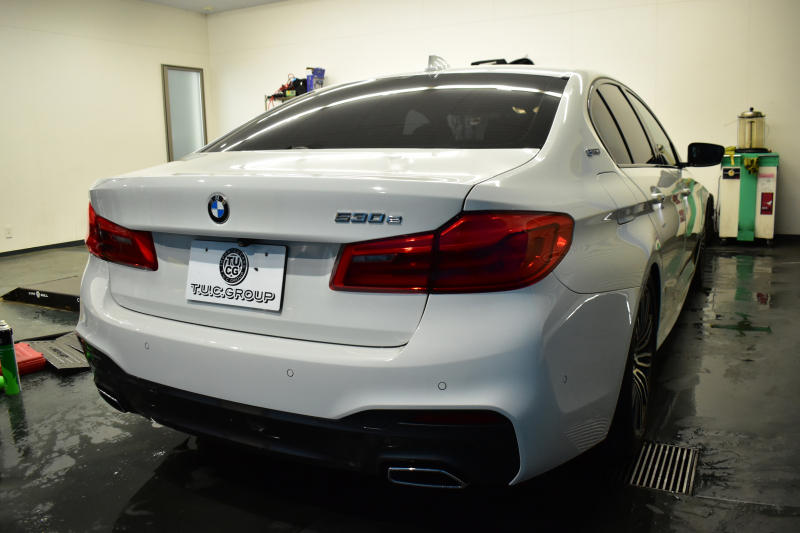 BMW 5シリーズ 530e Mｽﾎﾟｰﾂ PHEV ﾃﾞﾋﾞｭｰP ｿﾌﾄｸﾛｰｽﾞﾄﾞｱ 全席ﾋｰﾀｰ付黒革 LEDﾍｯﾄﾞﾗｲﾄ 追従ACC HUD ｼﾞｪｽﾁｬｰｺﾝﾄﾛｰﾙ 車線変更&逸脱警告 衝突軽減B ﾀｯﾁﾊﾟﾈﾙ対応iﾄﾞﾗｲﾌﾞHDDﾅﾋﾞﾌﾙｾｸﾞ 3Dﾋﾞｭｰ全周囲ｶﾒﾗ 液晶ﾒｰﾀｰ 電動ﾄﾗﾝｸ  KW車高調 19AW 2年保証