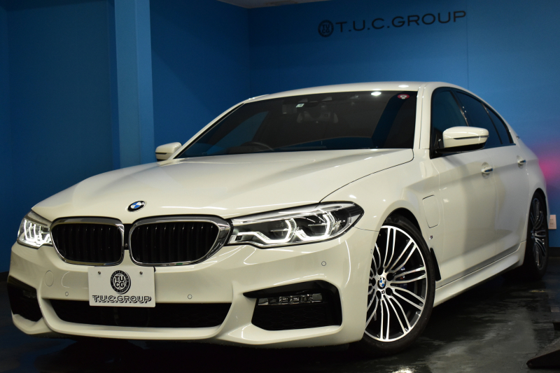 BMW 5シリーズ 530e Mｽﾎﾟｰﾂ PHEV ﾃﾞﾋﾞｭｰP ｿﾌﾄｸﾛｰｽﾞﾄﾞｱ 全席ﾋｰﾀｰ付黒革 LEDﾍｯﾄﾞﾗｲﾄ 追従ACC HUD ｼﾞｪｽﾁｬｰｺﾝﾄﾛｰﾙ 車線変更&逸脱警告 衝突軽減B ﾀｯﾁﾊﾟﾈﾙ対応iﾄﾞﾗｲﾌﾞHDDﾅﾋﾞﾌﾙｾｸﾞ 3Dﾋﾞｭｰ全周囲ｶﾒﾗ 液晶ﾒｰﾀｰ 電動ﾄﾗﾝｸ  KW車高調 19AW 2年保証