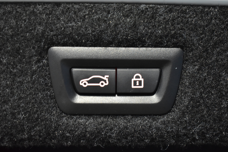 BMW 5シリーズ 530e Mｽﾎﾟｰﾂ PHEV ﾃﾞﾋﾞｭｰP ｿﾌﾄｸﾛｰｽﾞﾄﾞｱ 全席ﾋｰﾀｰ付黒革 LEDﾍｯﾄﾞﾗｲﾄ 追従ACC HUD ｼﾞｪｽﾁｬｰｺﾝﾄﾛｰﾙ 車線変更&逸脱警告 衝突軽減B ﾀｯﾁﾊﾟﾈﾙ対応iﾄﾞﾗｲﾌﾞHDDﾅﾋﾞﾌﾙｾｸﾞ 3Dﾋﾞｭｰ全周囲ｶﾒﾗ 液晶ﾒｰﾀｰ 電動ﾄﾗﾝｸ  KW車高調 19AW 2年保証