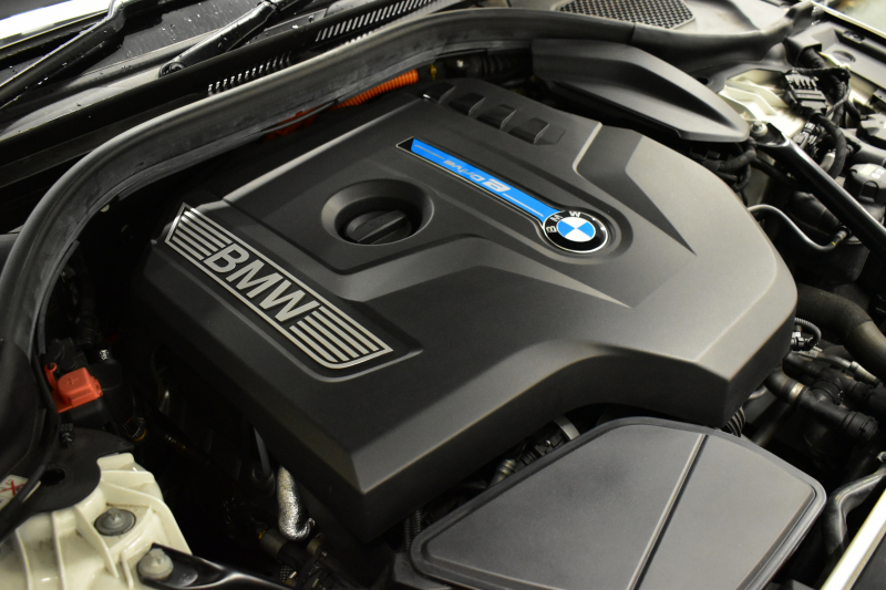 BMW 5シリーズ 530e Mｽﾎﾟｰﾂ PHEV ﾃﾞﾋﾞｭｰP ｿﾌﾄｸﾛｰｽﾞﾄﾞｱ 全席ﾋｰﾀｰ付黒革 LEDﾍｯﾄﾞﾗｲﾄ 追従ACC HUD ｼﾞｪｽﾁｬｰｺﾝﾄﾛｰﾙ 車線変更&逸脱警告 衝突軽減B ﾀｯﾁﾊﾟﾈﾙ対応iﾄﾞﾗｲﾌﾞHDDﾅﾋﾞﾌﾙｾｸﾞ 3Dﾋﾞｭｰ全周囲ｶﾒﾗ 液晶ﾒｰﾀｰ 電動ﾄﾗﾝｸ  KW車高調 19AW 2年保証