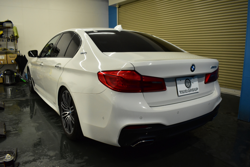 BMW 5シリーズ 530e Mｽﾎﾟｰﾂ PHEV ﾃﾞﾋﾞｭｰP ｿﾌﾄｸﾛｰｽﾞﾄﾞｱ 全席ﾋｰﾀｰ付黒革 LEDﾍｯﾄﾞﾗｲﾄ 追従ACC HUD ｼﾞｪｽﾁｬｰｺﾝﾄﾛｰﾙ 車線変更&逸脱警告 衝突軽減B ﾀｯﾁﾊﾟﾈﾙ対応iﾄﾞﾗｲﾌﾞHDDﾅﾋﾞﾌﾙｾｸﾞ 3Dﾋﾞｭｰ全周囲ｶﾒﾗ 液晶ﾒｰﾀｰ 電動ﾄﾗﾝｸ  KW車高調 19AW 2年保証