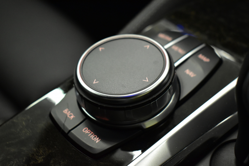 BMW 5シリーズ 530e Mｽﾎﾟｰﾂ PHEV ﾃﾞﾋﾞｭｰP ｿﾌﾄｸﾛｰｽﾞﾄﾞｱ 全席ﾋｰﾀｰ付黒革 LEDﾍｯﾄﾞﾗｲﾄ 追従ACC HUD ｼﾞｪｽﾁｬｰｺﾝﾄﾛｰﾙ 車線変更&逸脱警告 衝突軽減B ﾀｯﾁﾊﾟﾈﾙ対応iﾄﾞﾗｲﾌﾞHDDﾅﾋﾞﾌﾙｾｸﾞ 3Dﾋﾞｭｰ全周囲ｶﾒﾗ 液晶ﾒｰﾀｰ 電動ﾄﾗﾝｸ  KW車高調 19AW 2年保証