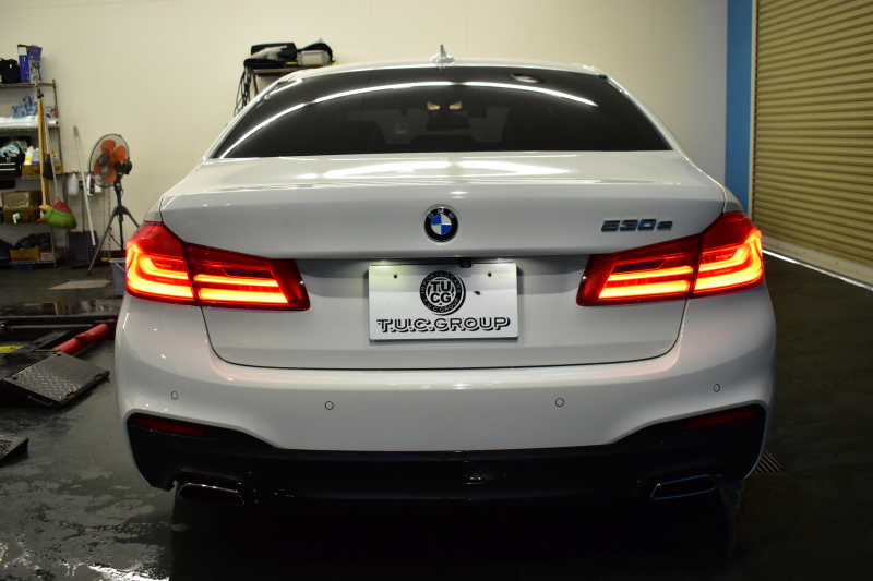 BMW 5シリーズ 530e Mｽﾎﾟｰﾂ PHEV ﾃﾞﾋﾞｭｰP ｿﾌﾄｸﾛｰｽﾞﾄﾞｱ 全席ﾋｰﾀｰ付黒革 LEDﾍｯﾄﾞﾗｲﾄ 追従ACC HUD ｼﾞｪｽﾁｬｰｺﾝﾄﾛｰﾙ 車線変更&逸脱警告 衝突軽減B ﾀｯﾁﾊﾟﾈﾙ対応iﾄﾞﾗｲﾌﾞHDDﾅﾋﾞﾌﾙｾｸﾞ 3Dﾋﾞｭｰ全周囲ｶﾒﾗ 液晶ﾒｰﾀｰ 電動ﾄﾗﾝｸ  KW車高調 19AW 2年保証