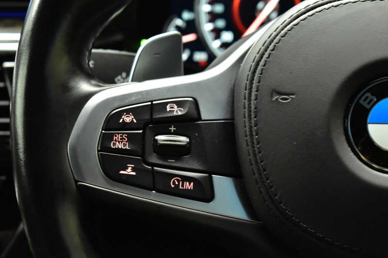 BMW 5シリーズ 530e Mｽﾎﾟｰﾂ PHEV ﾃﾞﾋﾞｭｰP ｿﾌﾄｸﾛｰｽﾞﾄﾞｱ 全席ﾋｰﾀｰ付黒革 LEDﾍｯﾄﾞﾗｲﾄ 追従ACC HUD ｼﾞｪｽﾁｬｰｺﾝﾄﾛｰﾙ 車線変更&逸脱警告 衝突軽減B ﾀｯﾁﾊﾟﾈﾙ対応iﾄﾞﾗｲﾌﾞHDDﾅﾋﾞﾌﾙｾｸﾞ 3Dﾋﾞｭｰ全周囲ｶﾒﾗ 液晶ﾒｰﾀｰ 電動ﾄﾗﾝｸ  KW車高調 19AW 2年保証